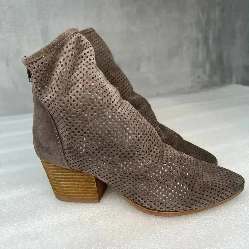 JEFFREY CAMPBELL Jenelle Laser Cut Soft Leather Bootie‎ women's 9.5 M Block Heel